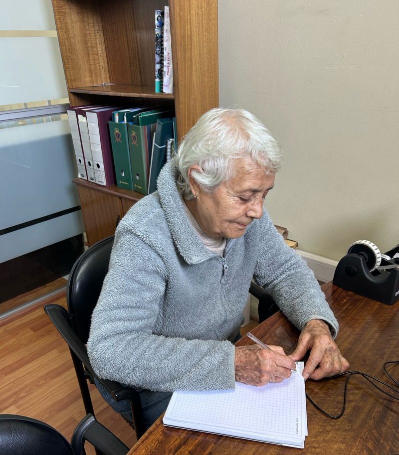 “Volví a estudiar a los 78”: la historia de Gabriela, la nueva alumna del IP Santo Tomás en Arica