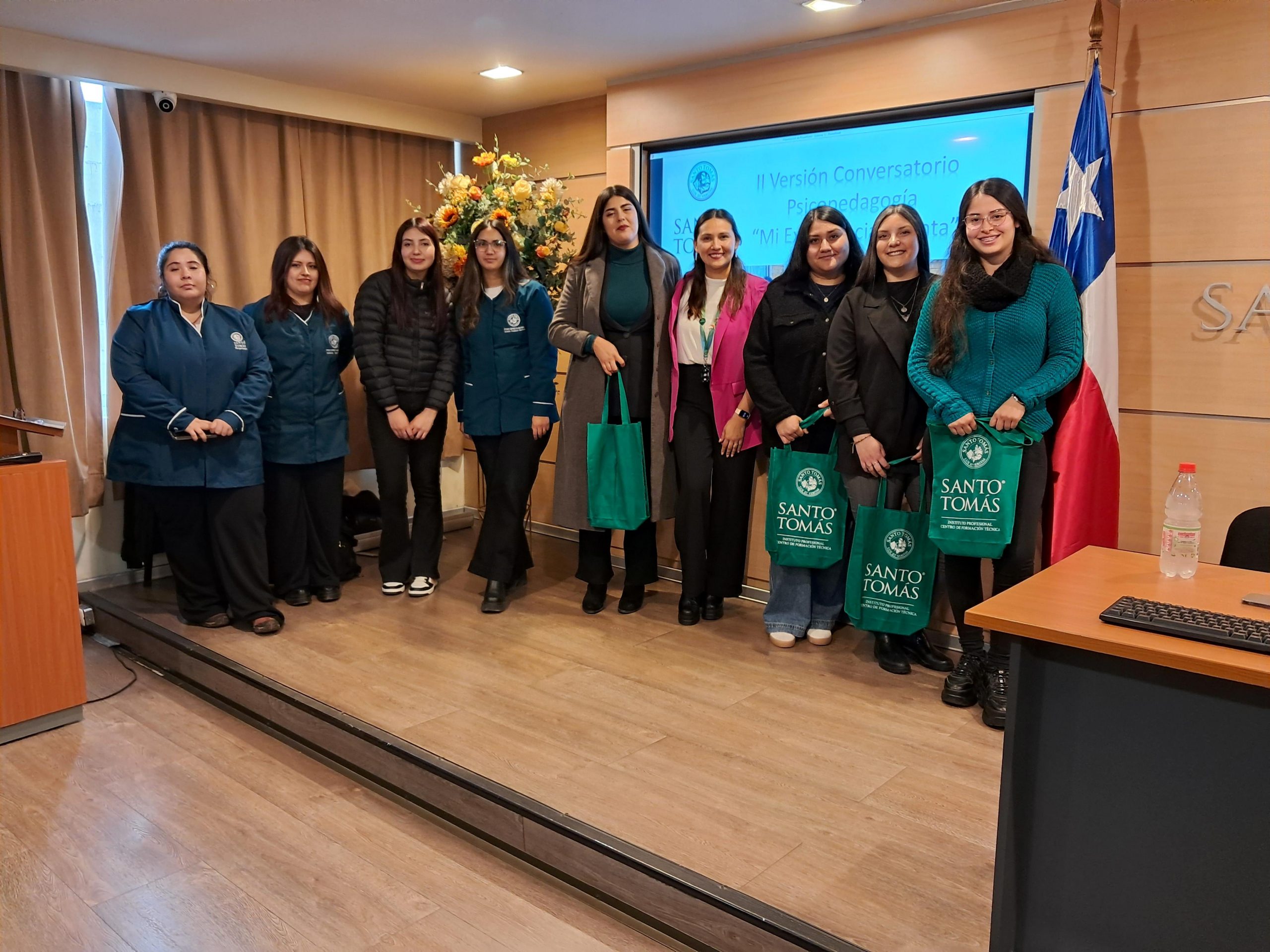 Egresadas de Psicopedagogía inspiran a estudiantes con sus experiencias profesionales