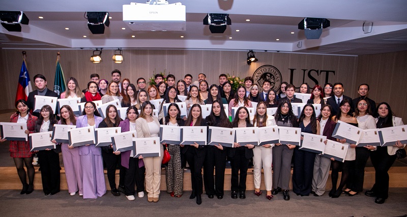 La Universidad Santo Tomás Santiago celebró la titulación de sus nuevas generaciones de profesionales