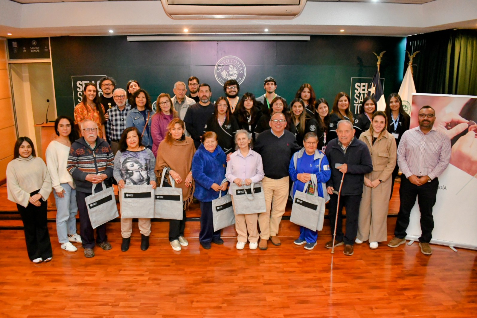 Nuevo Podcast UST inmortaliza memorias de personas mayores de Tarapacá