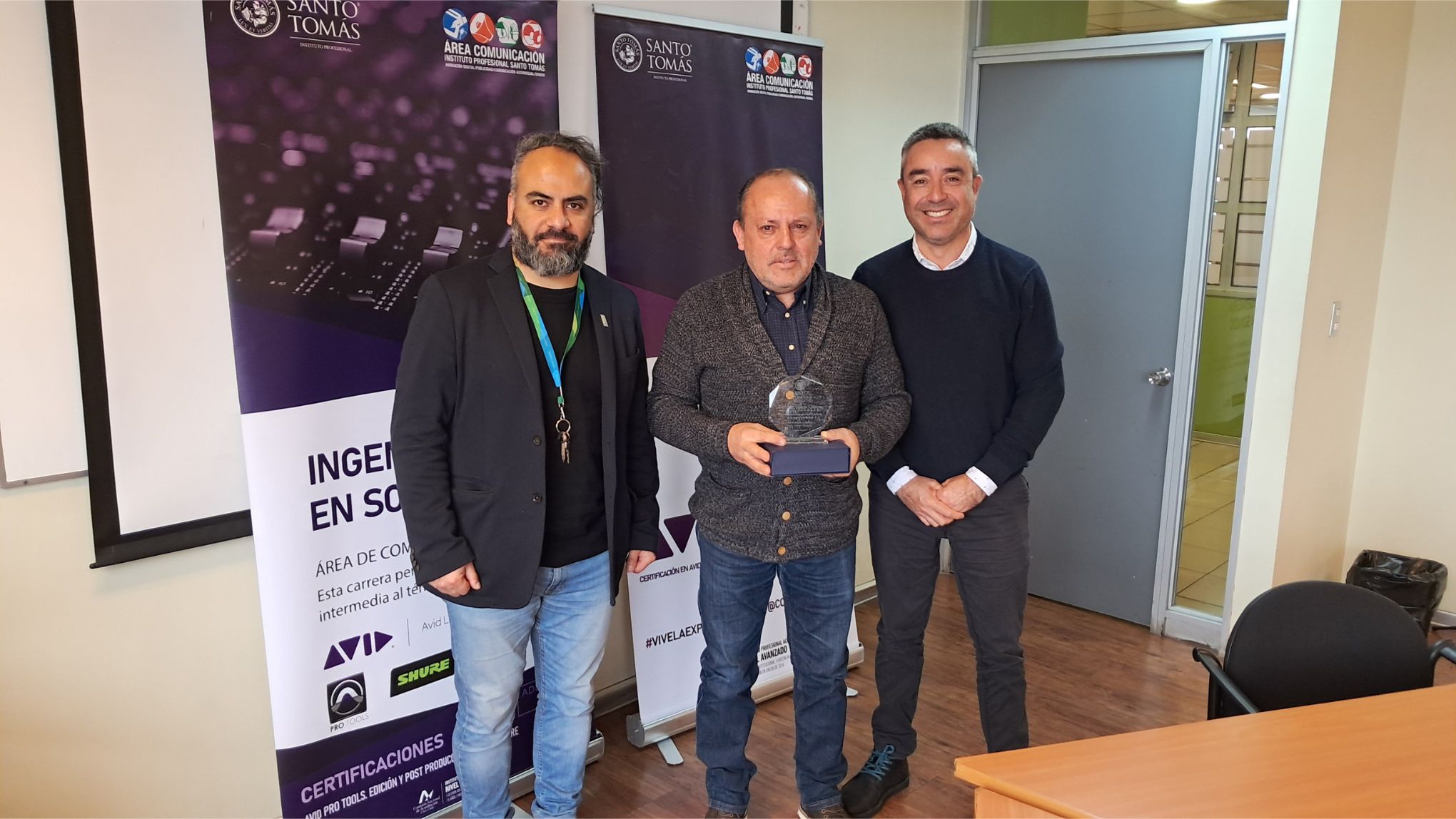Área de Comunicación Santo Tomás Concepción galardona a reconocido sonidista en su tercera versión del “Premio al Aporte y Trayectoria”
