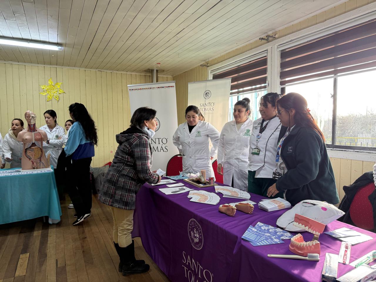 Vecinos de Cancura se beneficiaron de feria de la salud de nuestro CFT