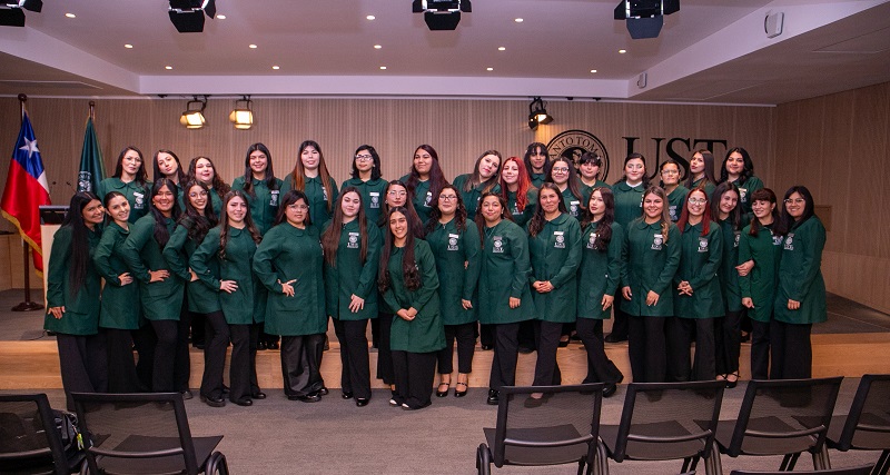 Estudiantes de Educación Parvularia UST inician su camino profesional con emotiva investidura