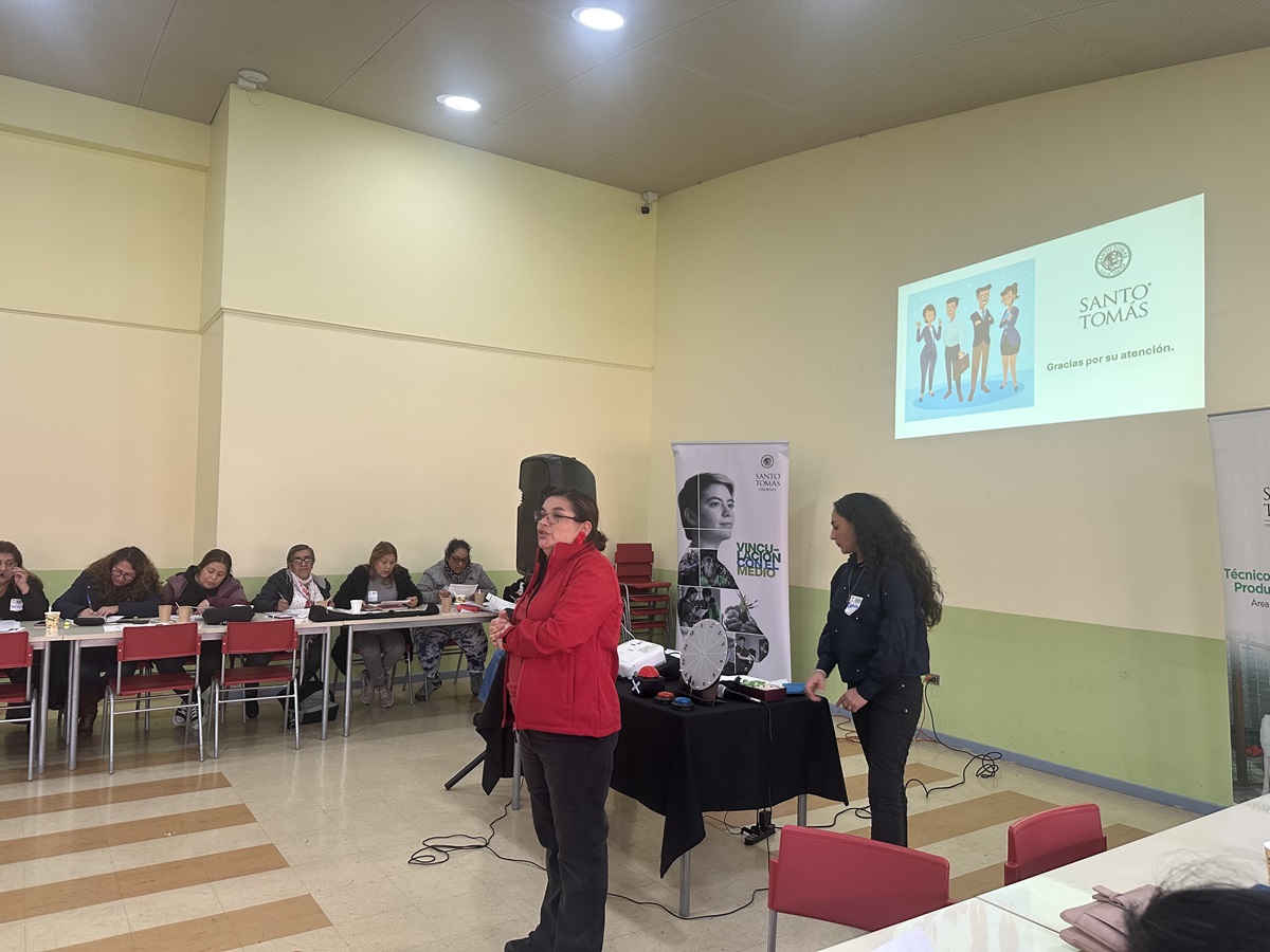 Dirigentes sociales de Puyehue fueron capacitados por docentes y estudiantes del IP y CFT Santo Tomás Osorno