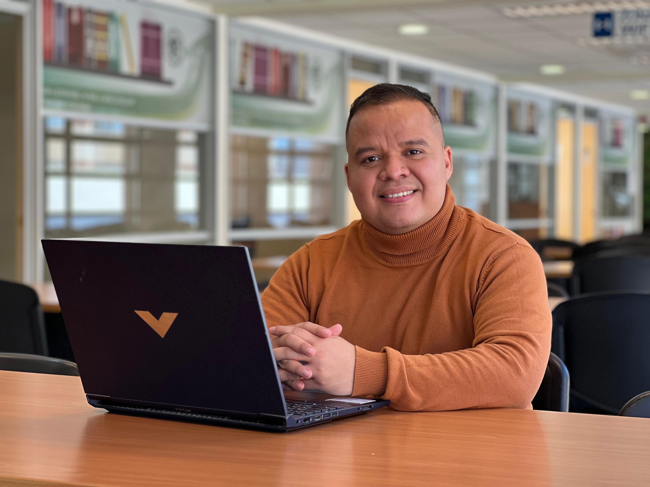 Académico investigador de la UST Temuco se integra al Comité Editorial de la reconocida revista internacional SAGE Open
