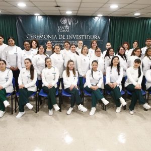 Estudiantes de Técnico en Podología Clínica del CFT Santo Tomás Talca reciben su investidura