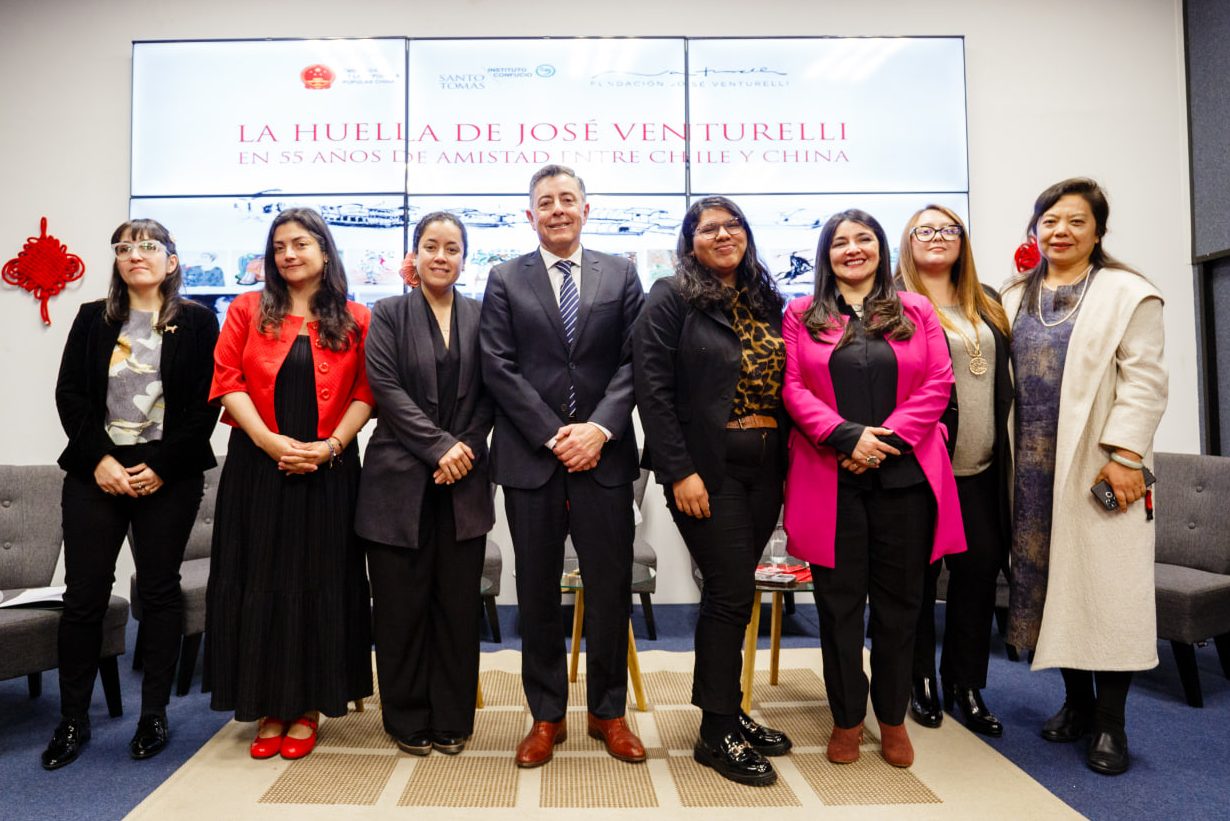 Exposición “La huella de José Venturelli” reunió a autoridades y comunidad en Antofagasta