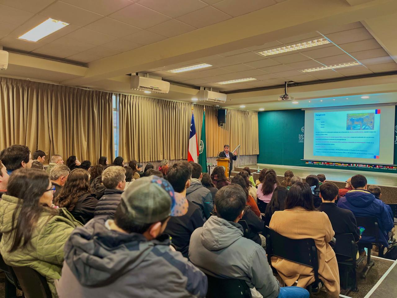 UST Temuco y SAG Araucanía realizan seminario para analizar enfermedad que ya ha cobrado la vida de 26 caballos en la región