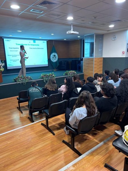 CFT Santo Tomás Sede Arica prepara a sus estudiantes de Técnico en Enfermería en gestión emocional y comunicación asertiva