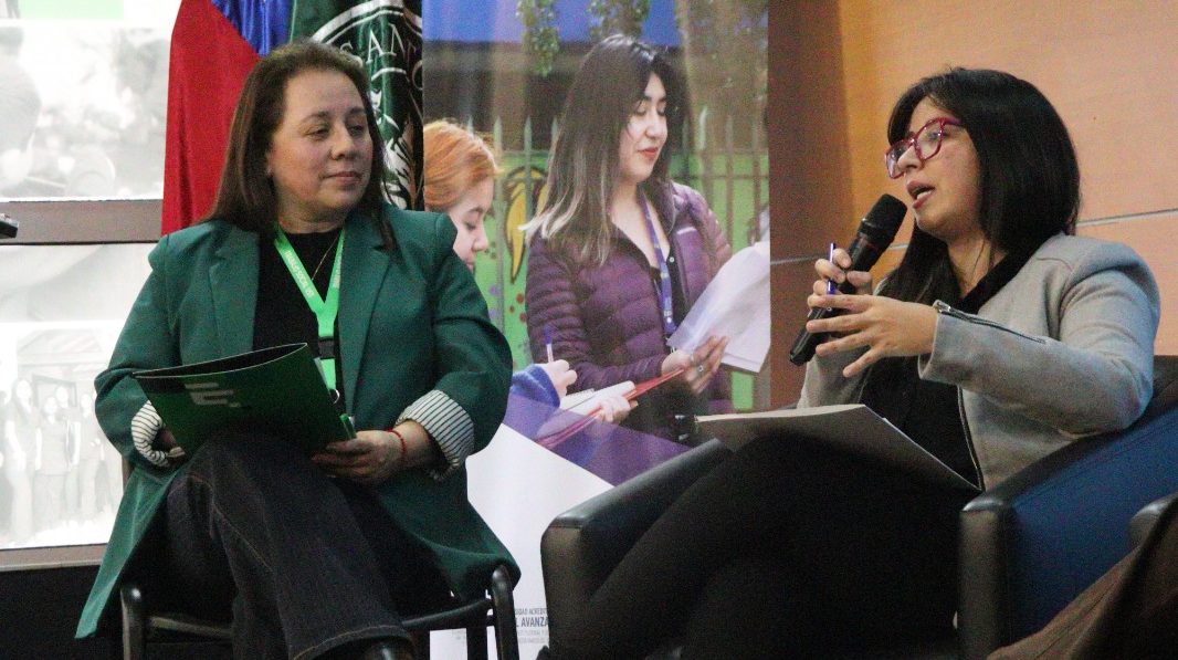 Conversatorio abordó salud mental con perspectiva de género en Santo Tomás Los Ángeles
