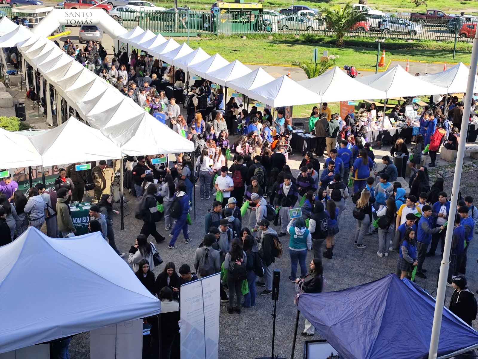 Más de 2.000 estudiantes secundarios participaron en la Feria Descubre Tu Futuro de Santo Tomás La Serena