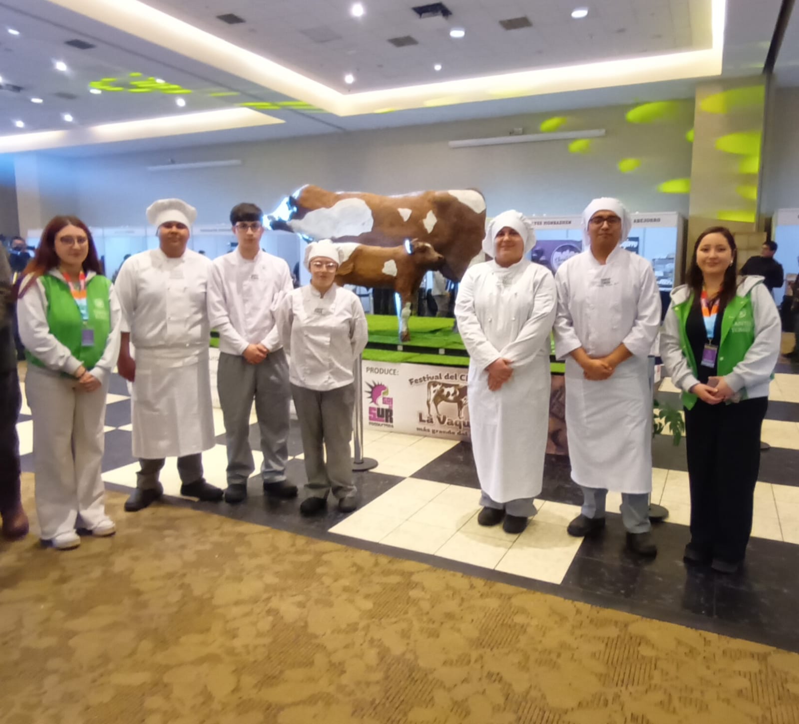 Santo Tomás Osorno participará por tercer año consecutivo en la elaboración de la Vaca de Chocolate más grande del mundo en el tradicional Festival del Chocolate