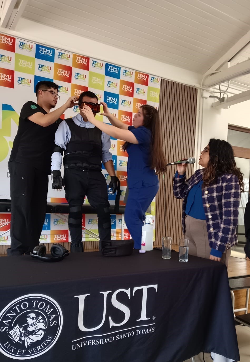 A través del Gerotraje: UST Temuco impulsa experiencia única para comprender la vida de las personas mayores