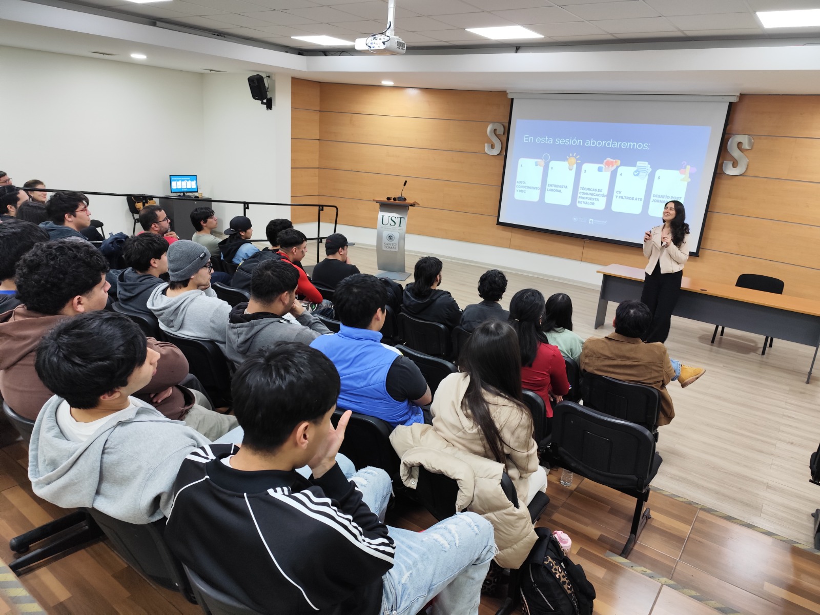 Coaching de Inserción Laboral fortaleció la empleabilidad de estudiantes y egresados de Santo Tomás La Serena