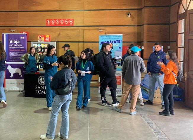 ESTUDIANTES DE SANTO TOMÁS VIÑA DEL MAR COLABORAN EN DIFUSIÓN DE NUEVO REGLAMENTO PARA TRANSPORTE DE MASCOTAS EN METRO DE VALPARAÍSO