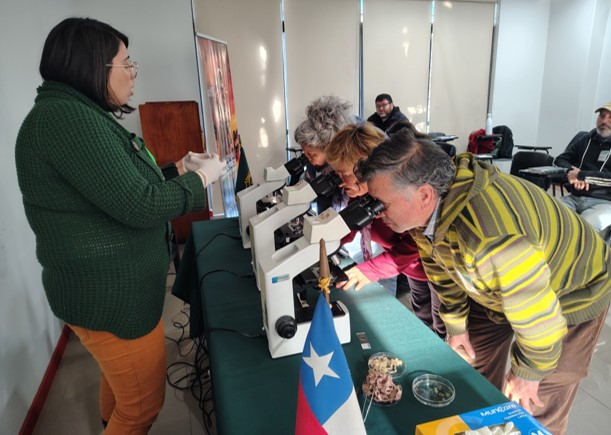 SANTO TOMÁS VIÑA DEL MAR CAPACITÓ A MONITORES EN LAGUNA VERDE SOBRE PREVENCIÓN DE ENFERMEDADES PARASITARIAS