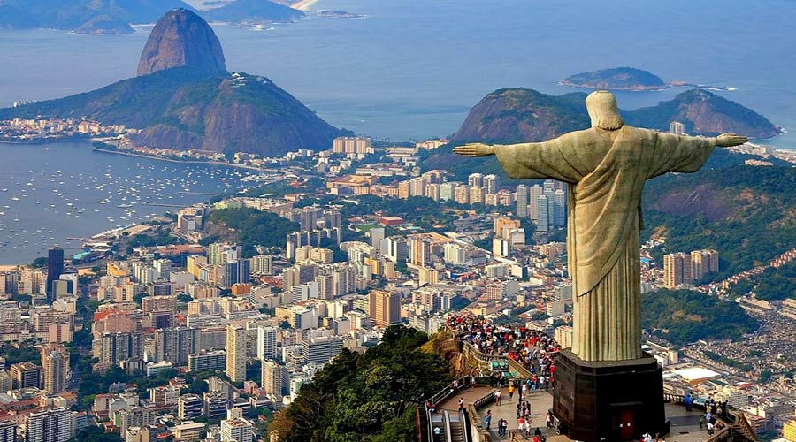 “Me siento agradecido por ser parte de la comunidad tomasina”: Egresado de IP Santo Tomás Ovalle gana viaje a Brasil tras responder Encuesta de Intereses