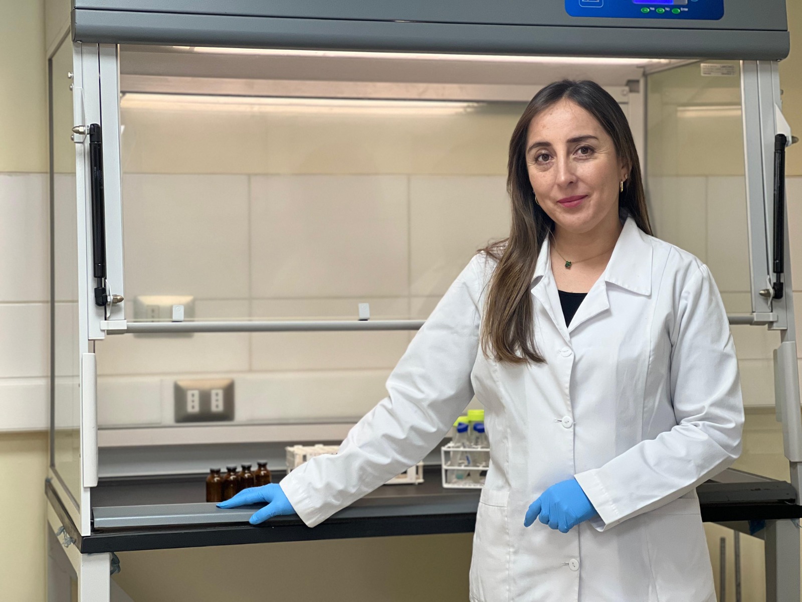 Investigación de docente de la Universidad Santo Tomás Temuco explora el poder del canelo y hongos antárticos para combatir enfermedades neurodegenerativas