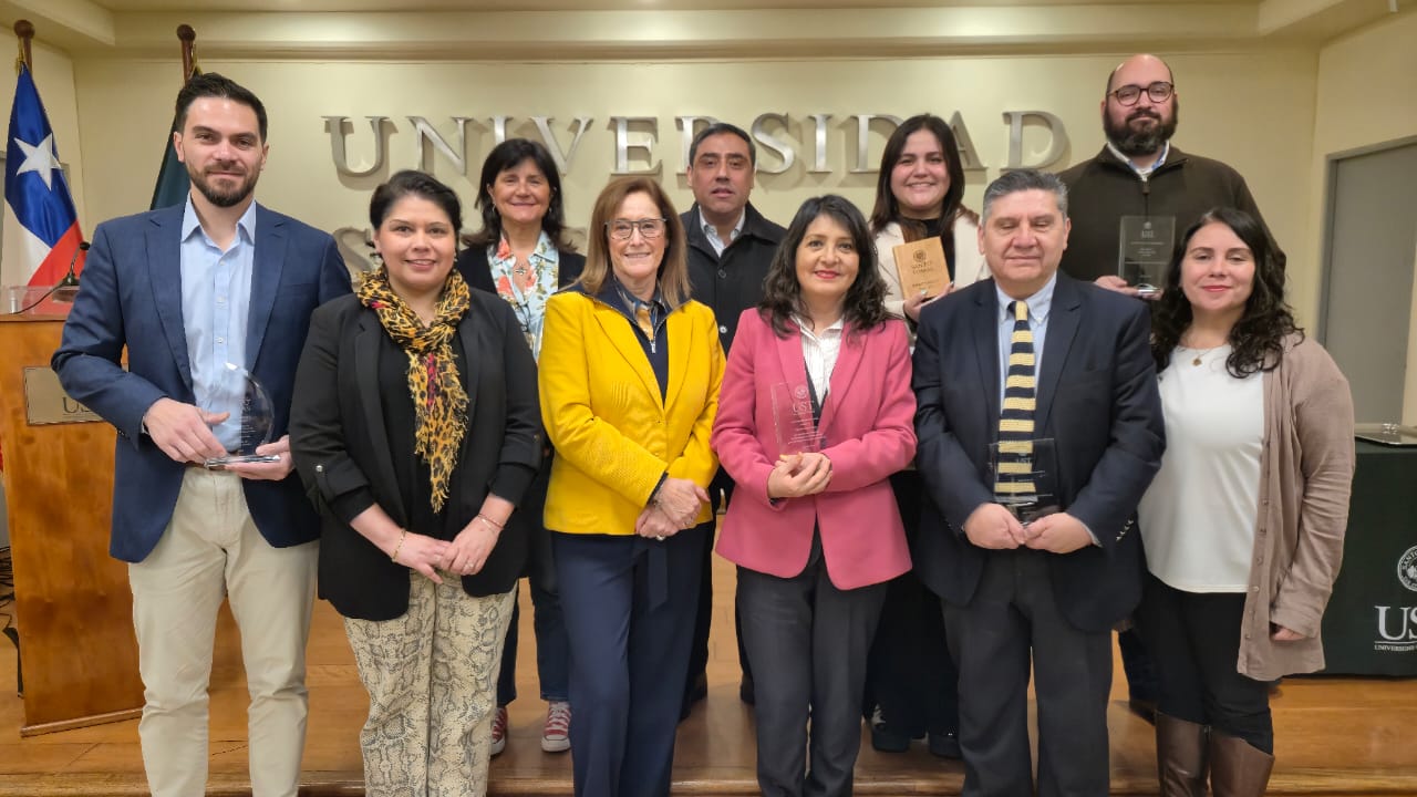 Ceremonia “Sello Santo Tomás 2024” reconoció a estudiantes, académicos y colaboradores de la sede Santiago