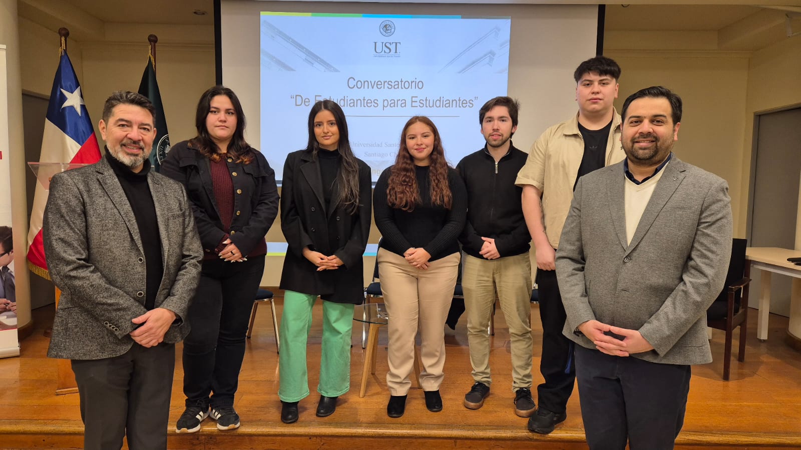 Estudiantes de Ingeniería Comercial en sede Santiago comparten experiencias transformadoras con sus pares de primeros años