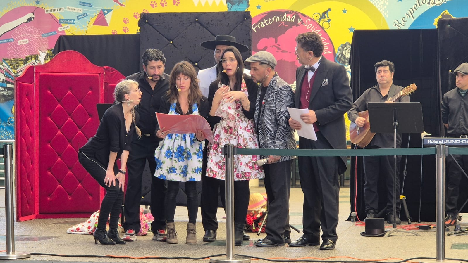 UST Santiago celebró Fiestas Patrias con el teatro musical de "La Pérgola de Las Flores"