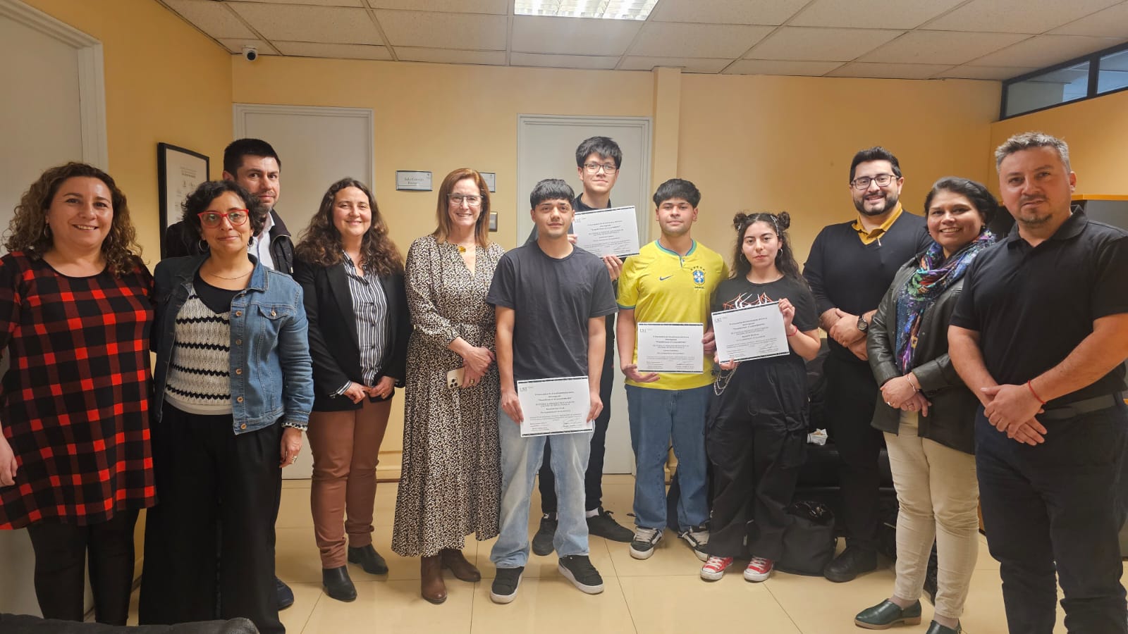 Estudiantes de Kinesiología destacan con innovadora investigación sobre cuidado geriátrico