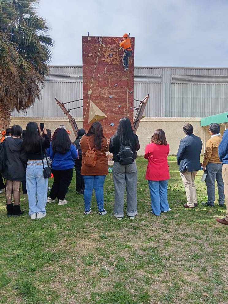 Estudiantes de Técnico en Gestión Turística de Santo Tomás participarán en ciclo de charlas coordinadas por el PTI turismo de montaña Ojos del Salado