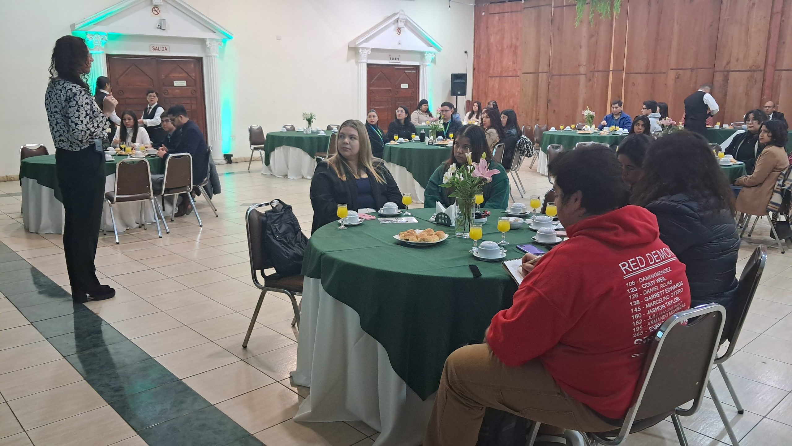 Coaching laboral entregó claves para destacar en entrevistas, currículum y LinkedIn