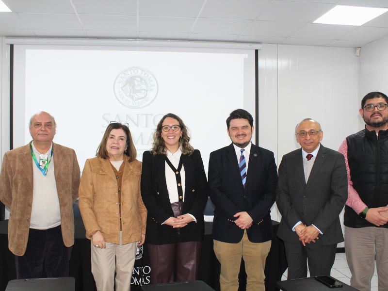 Tomasinos de Puente Alto reflexionaron sobre Aborto y Eutanasia en lanzamiento de libro
