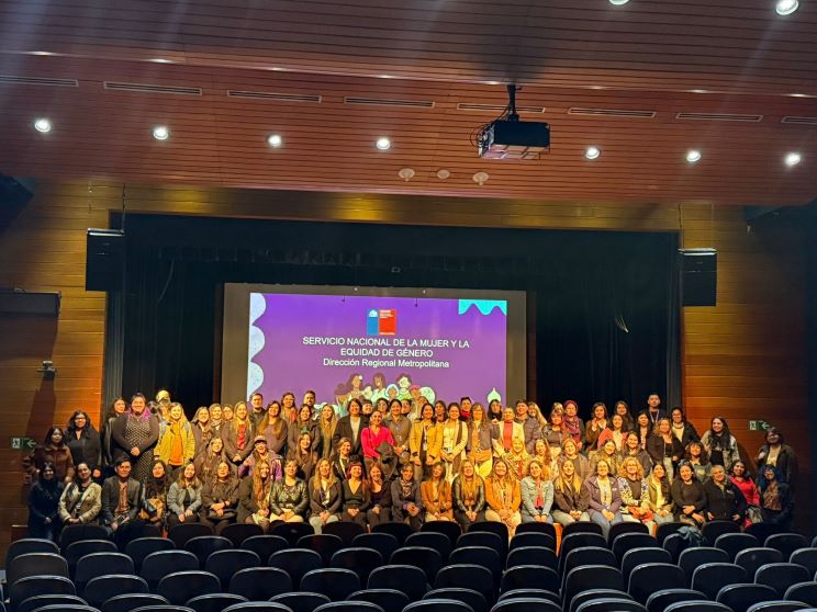 Santo Tomás Online y SernamEG lanzan programa de formación para más de 180 mujeres emprendedoras