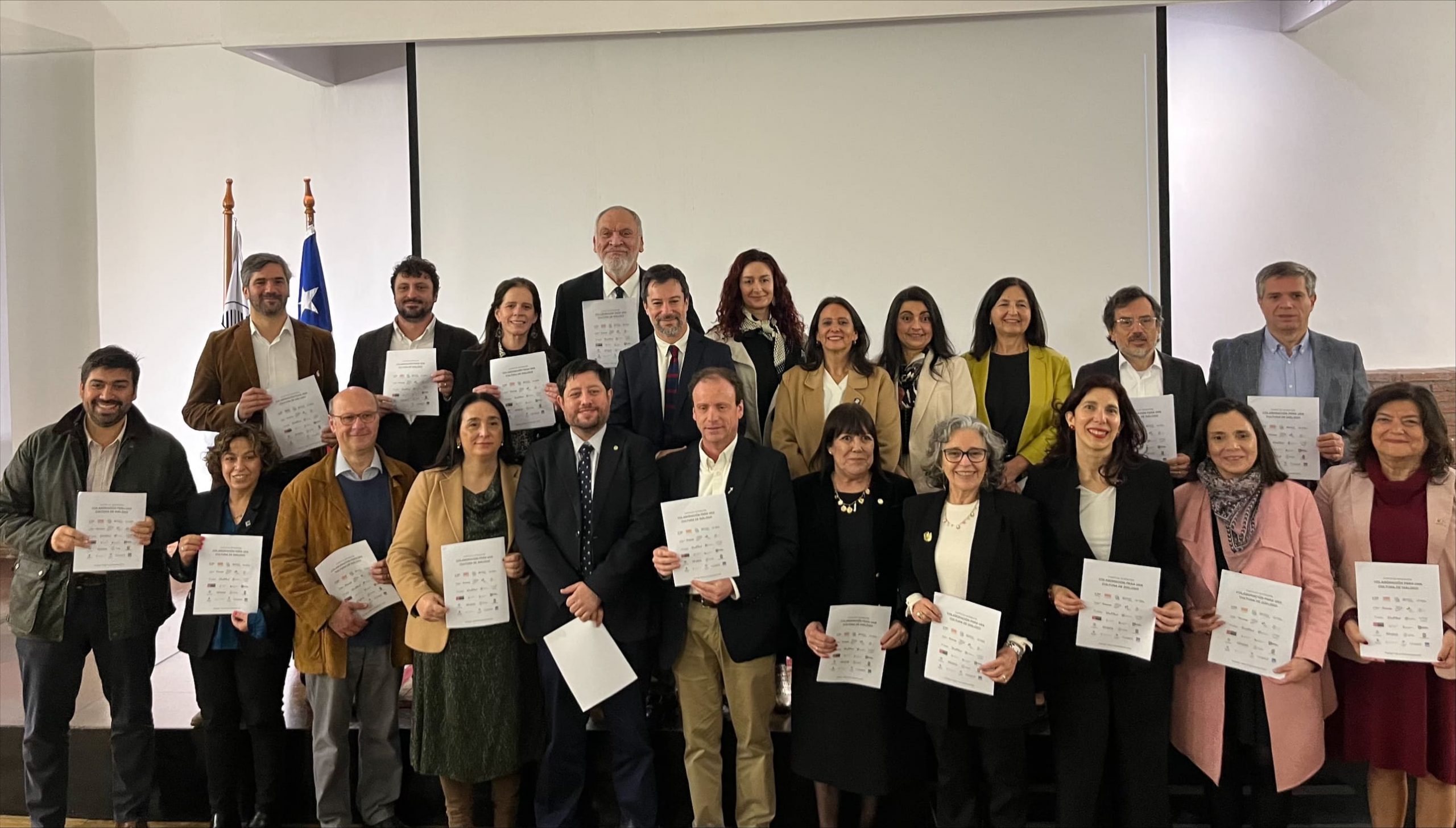 Universidad Santo Tomás firma carta de intención por la cultura del diálogo en Chile