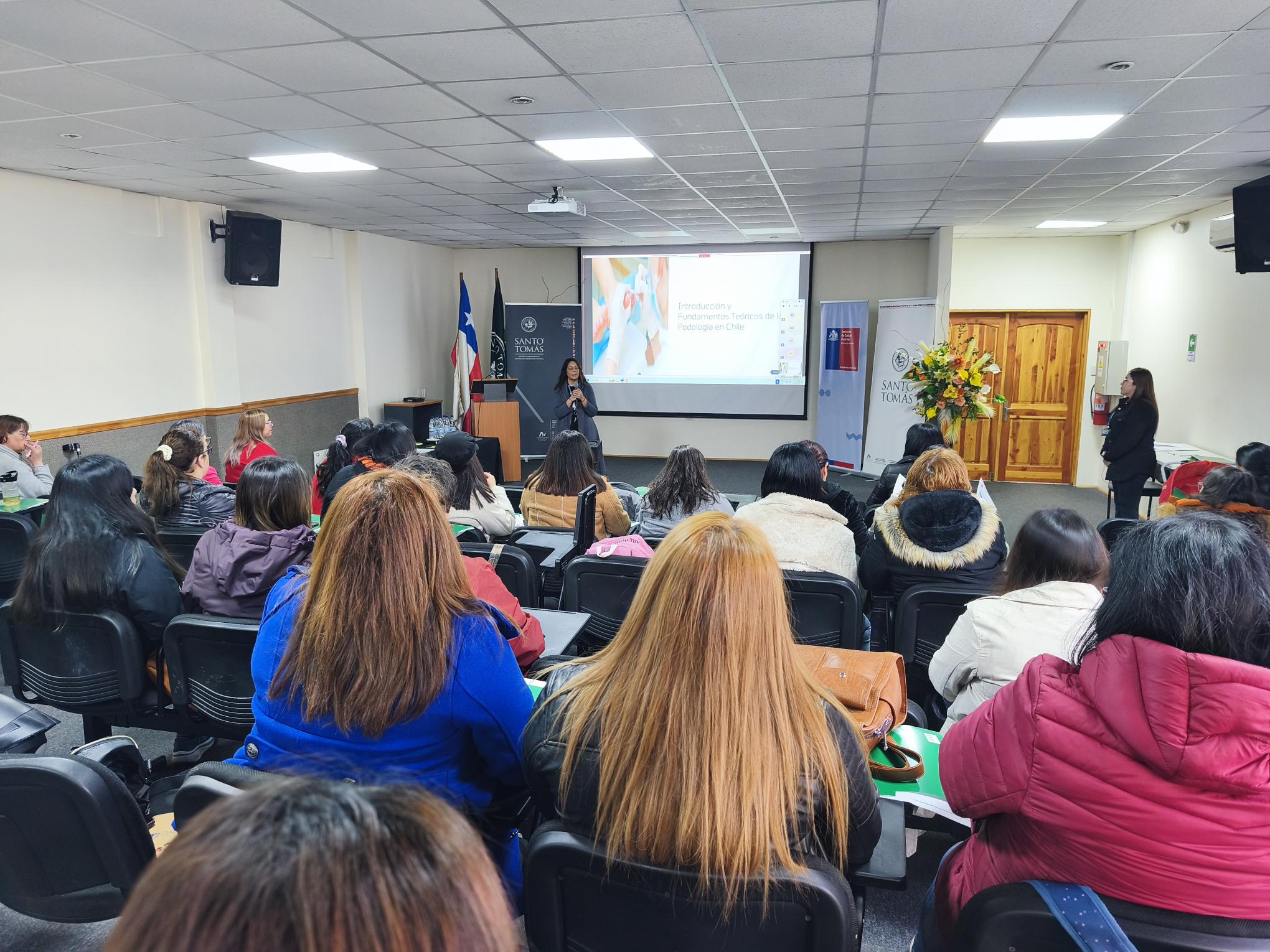 Estudiantes y Egresadas de Podología Clínica del CFT actualizaron conocimientos sobre la atención podológica y su rol en los establecimientos de Atención Primaria