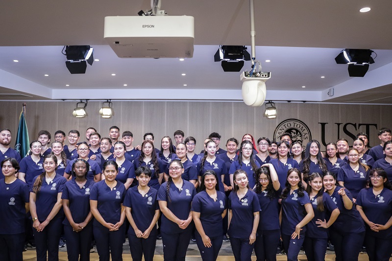Un compromiso con el cuidado: futuros enfermeros y enfermeras UST tienen su Ceremonia de Investidura