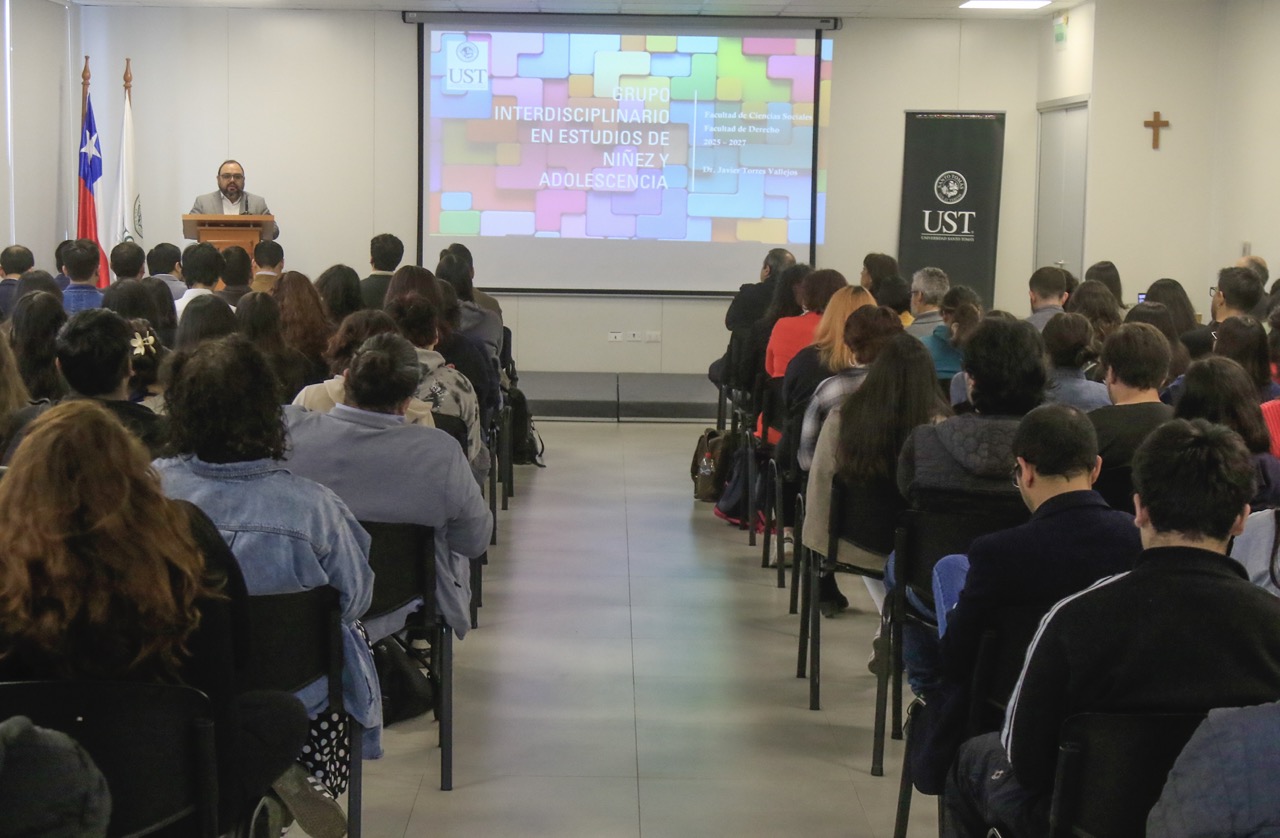 Académicos y estudiantes se reunieron en jornada de investigadores de la Facultad de Ciencias Sociales UST