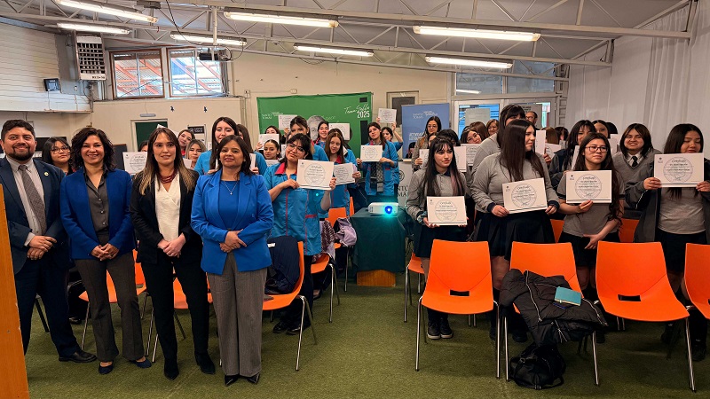 Estudiantes de INSAFA y Liceo María Behety finalizaron alternancia en Santo Tomás con ceremonia de certificación