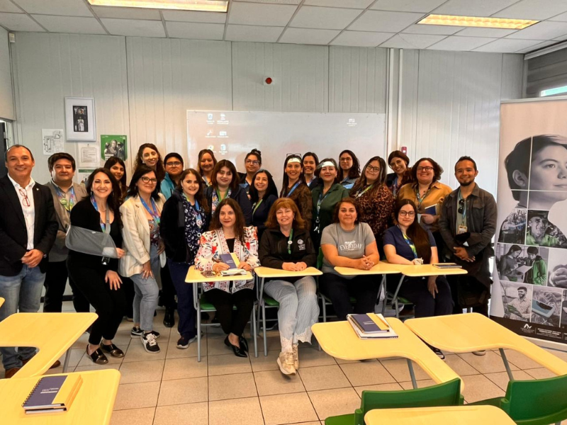 Santo Tomás y DIDECO La Pintana fortalecen su alianza con capacitación para docentes de "Aprende Emprende"