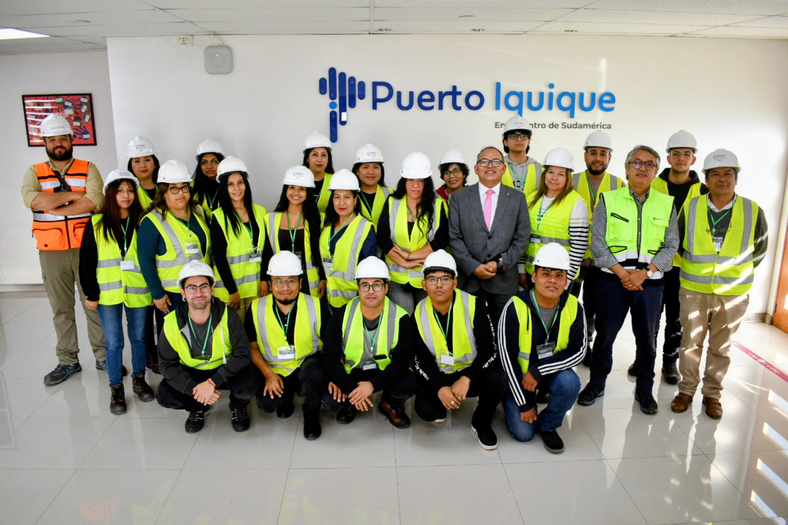 Futuros técnicos en Administración Logística visitaro ...