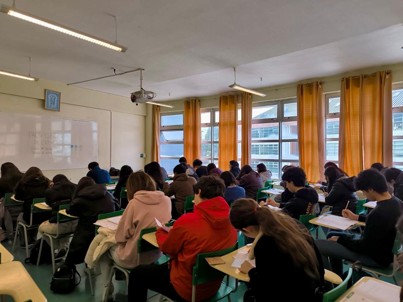 Hito en Santo Tomás: Ensayo PAES de Ciencias convocó a cientos de estudiantes a nivel nacional