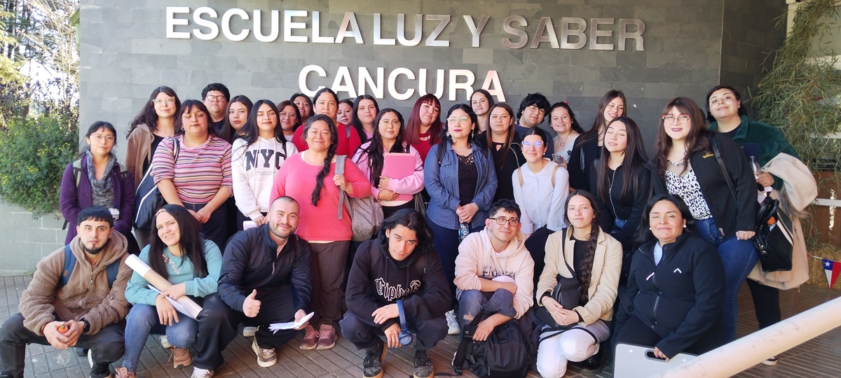 Alumnos y docentes de Psicopedagogía trabajan con adultos mayores de Cancura