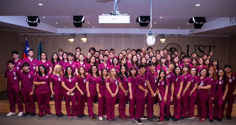 Ceremonia de Investidura marcó un nuevo paso en la formación de estudiantes de Tecnología Médica UST Santiago