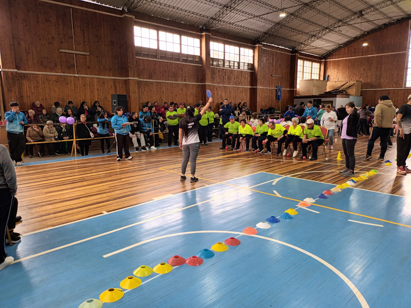 Más de 300 adultos mayores participaron en el Primer Torneo Comunal de Bochas donde el entusiasmo y la alegría marcaron la jornada