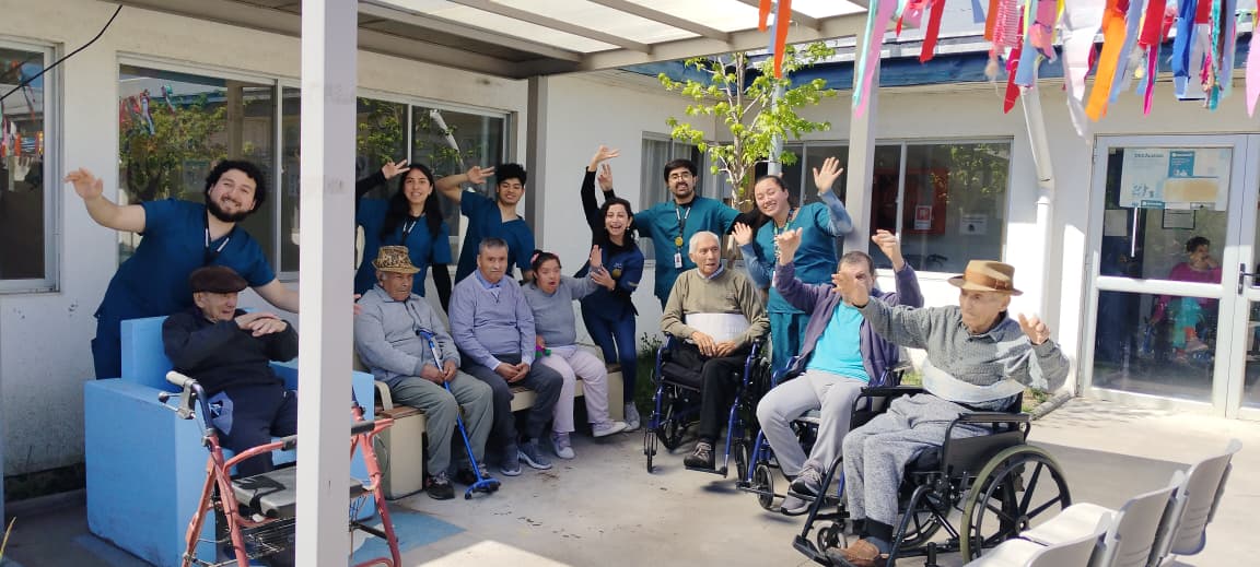 El poder del juego en la rehabilitación:  Kinesiología UST lleva alegría y estimulación cognitiva a personas mayores