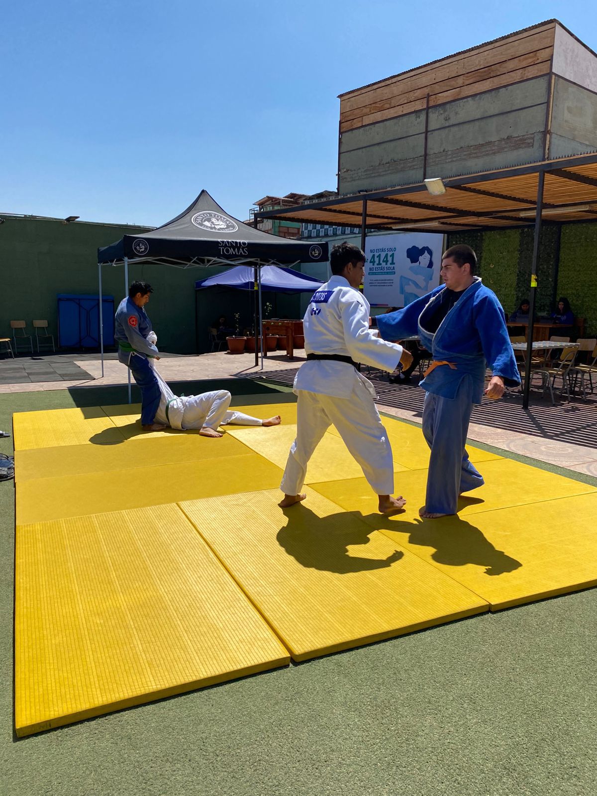Estudiantes se unen al deporte y la inclusión en la Feria Deportiva Santo Tomás Arica