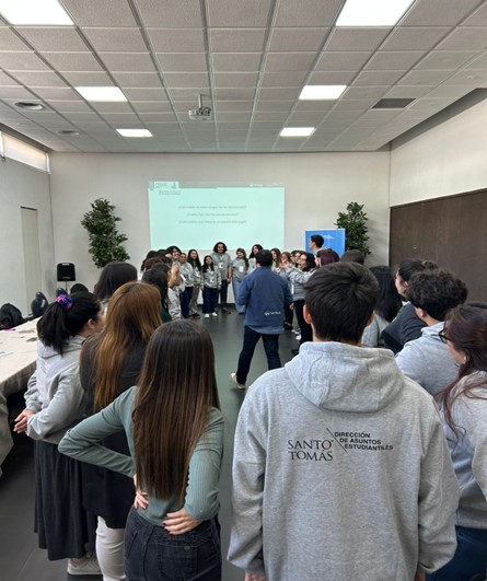 Formando líderes del futuro: Santo Tomás Curicó realiza exitosa versión de Escuela de Líderes