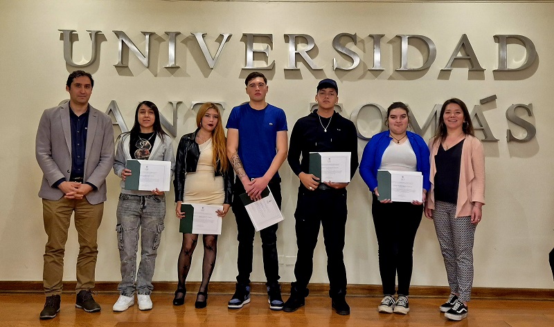 UST Santiago certificó a estudiantes del Programa de Atracción de Talento Pedagógico 2025