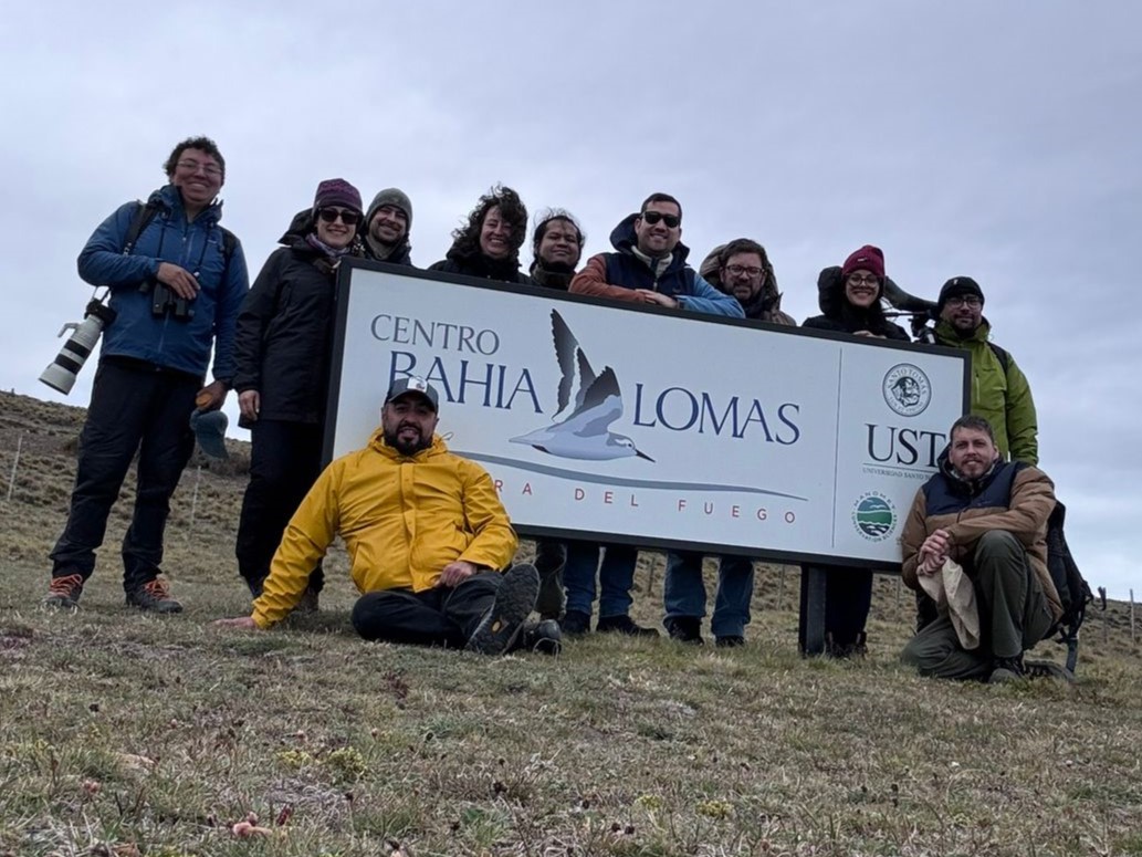 Estudiantes de Doctorado en Conservación y Gestión de la Biodiversidad realizan visita a Bahía Lomas