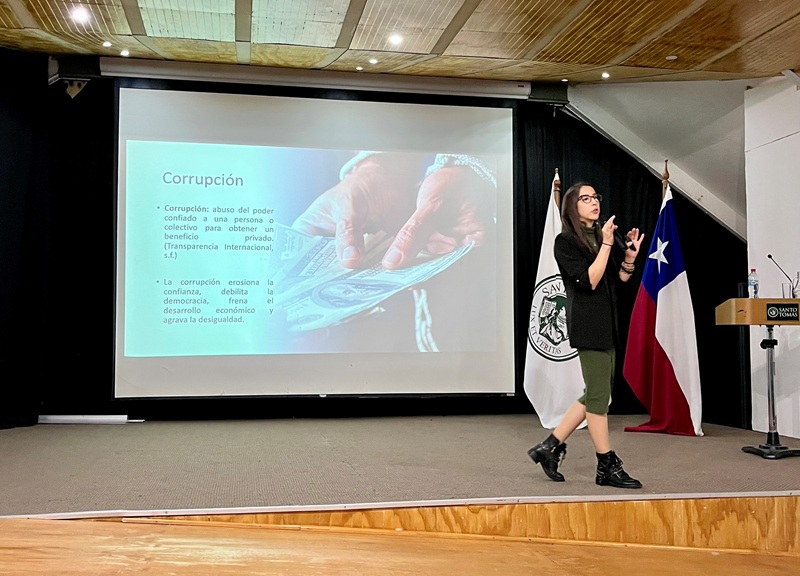 Más de 100 estudiantes colmaron Charla sobre “Respeto y Acción” en Santo Tomás Puerto Montt