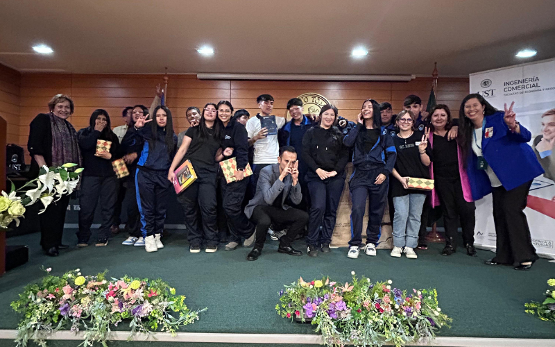 Estudiantes del Colegio Bicentenario Miramar participaron en el Taller “Innovo y Emprendo” en la UST Arica
