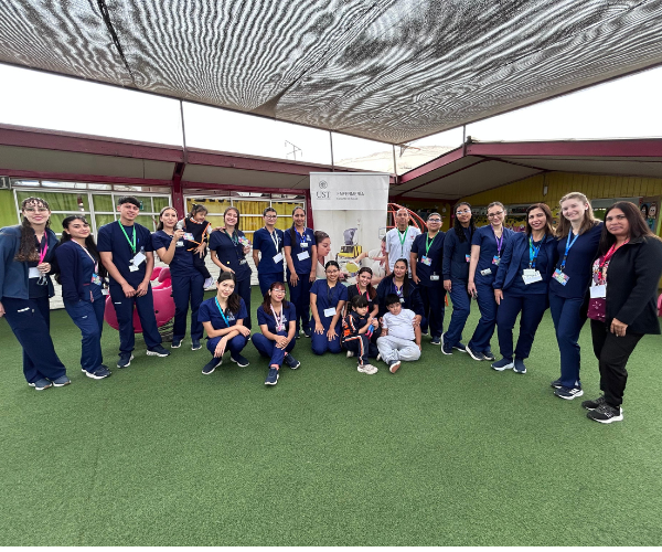 Estudiantes de Enfermería UST Arica enseñan hábitos de higiene a niños con discapacidad en escuela especial F-22