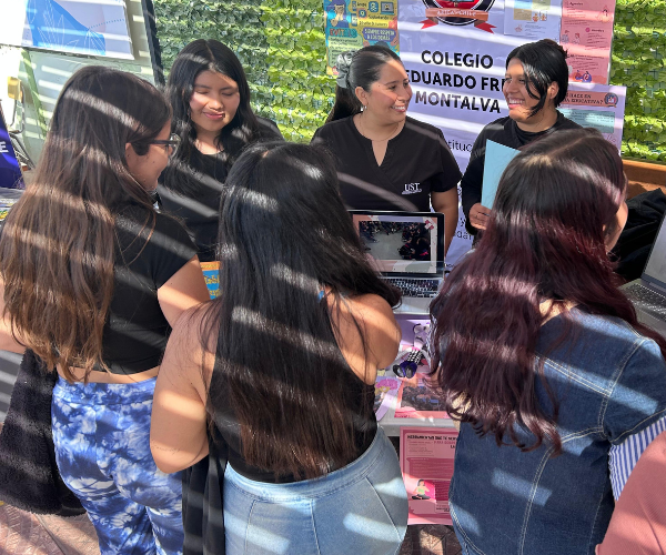 Feria de Centros de Práctica reunió a estudiantes de Psicología UST con instituciones colaboradoras